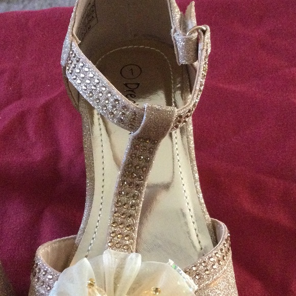 Girls Low Heel Glitter Pump Sandals - Picture 7 of 7